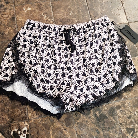 Pj Salvage Heart to Heart Blush pink & black hearts pj lace shorts xs NWT - Picture 3 of 7